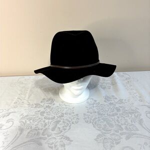 Bailey of Hollywood Men’s Black Lightweight Fedora With Leather Band